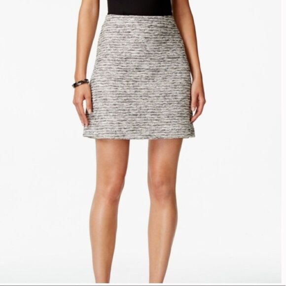 3/$25 NWOT VINCE CAMUTO Double Sided Zip Grey Tweed Skirt Sz 4 - Picture 1 of 10